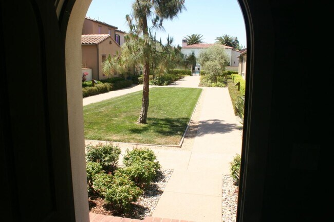 Building Photo - 1317 Dahlia Loop