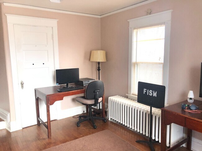 Foto del edificio - Large Five Bedroom Home in Lakeside!