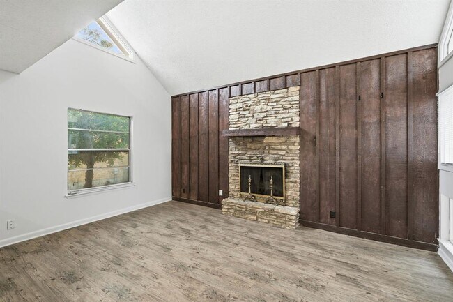 Foto del edificio - 2711 St Edwards Cir