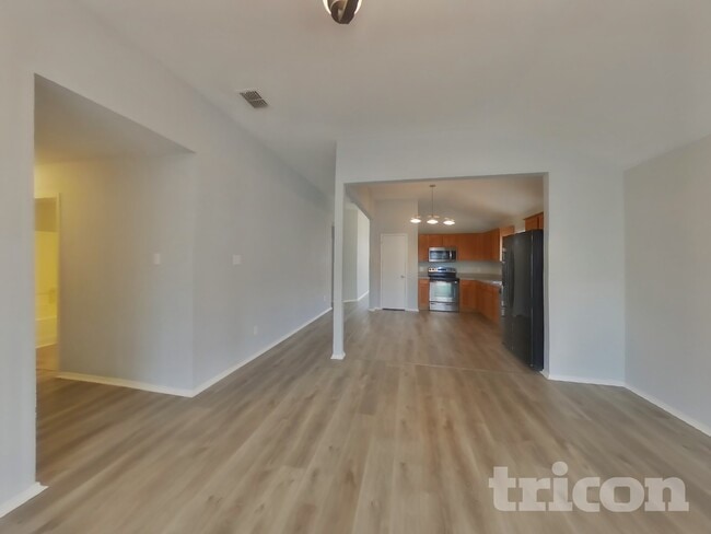 Building Photo - 1700 Bob Dr