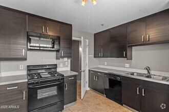 Building Photo - 822 E Montecito Ave