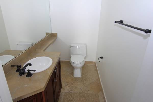 Foto del edificio - 11911 Mayfield Ave