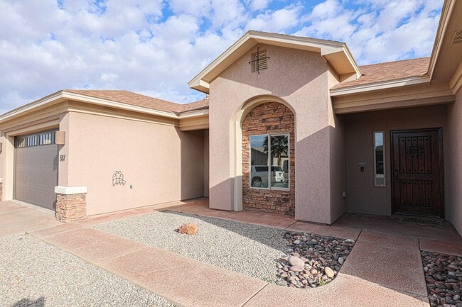 Building Photo - 557 Tierra Bella Dr