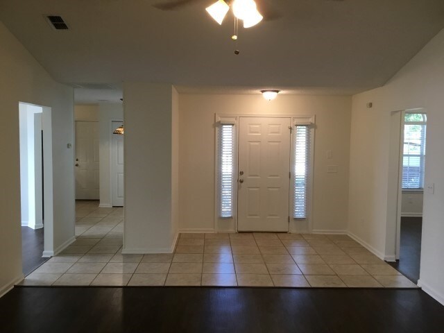 Foto del edificio - 11334 Illford Drive