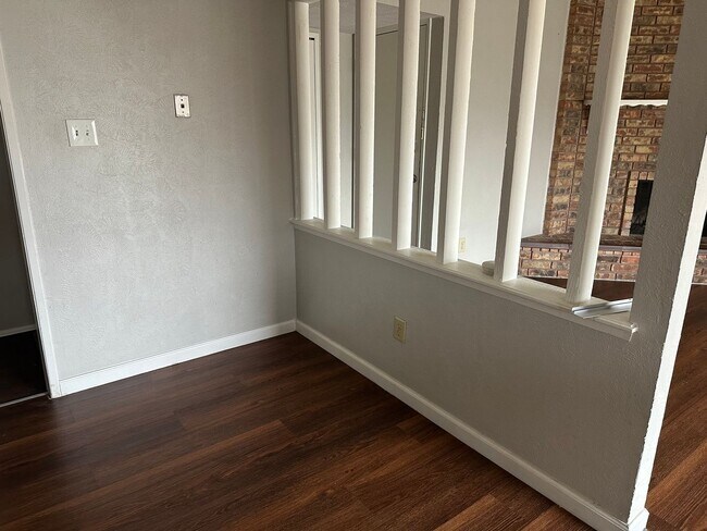 Building Photo - LISD SCHOOLS!