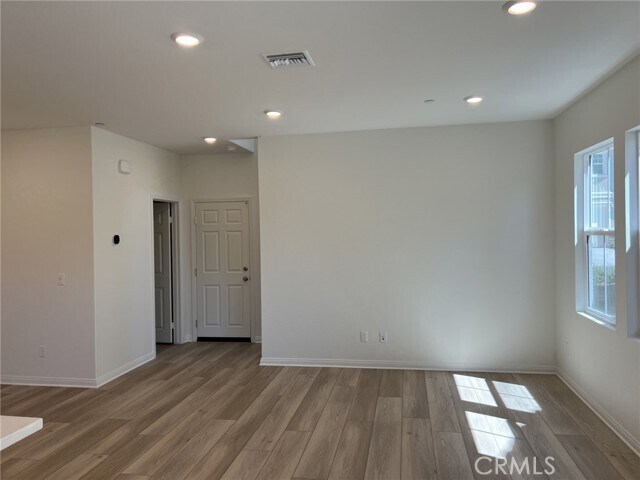 Foto del edificio - 3965 E Huntington St