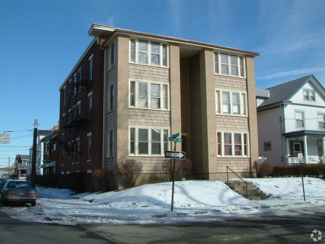 Primary Photo - 2000 Maple Ave