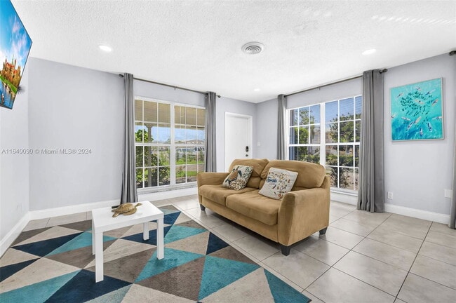 Foto del edificio - 2160 NE 56th St