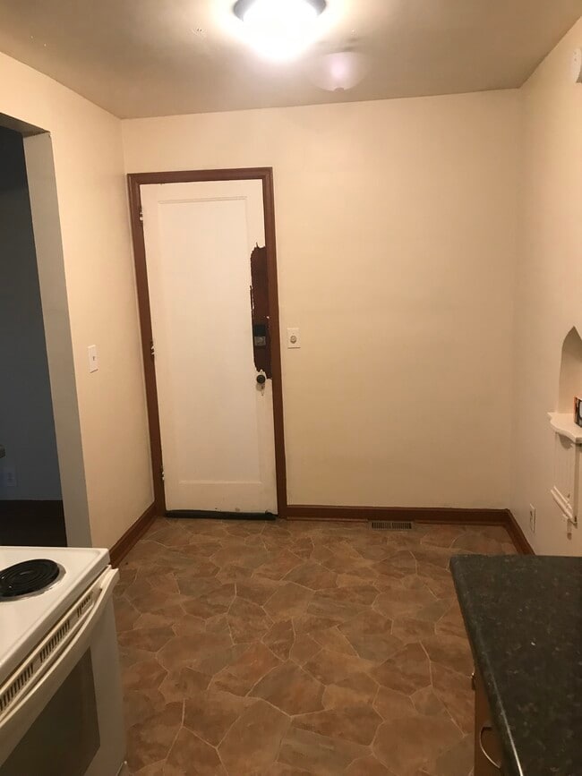 Dining - 221 State St