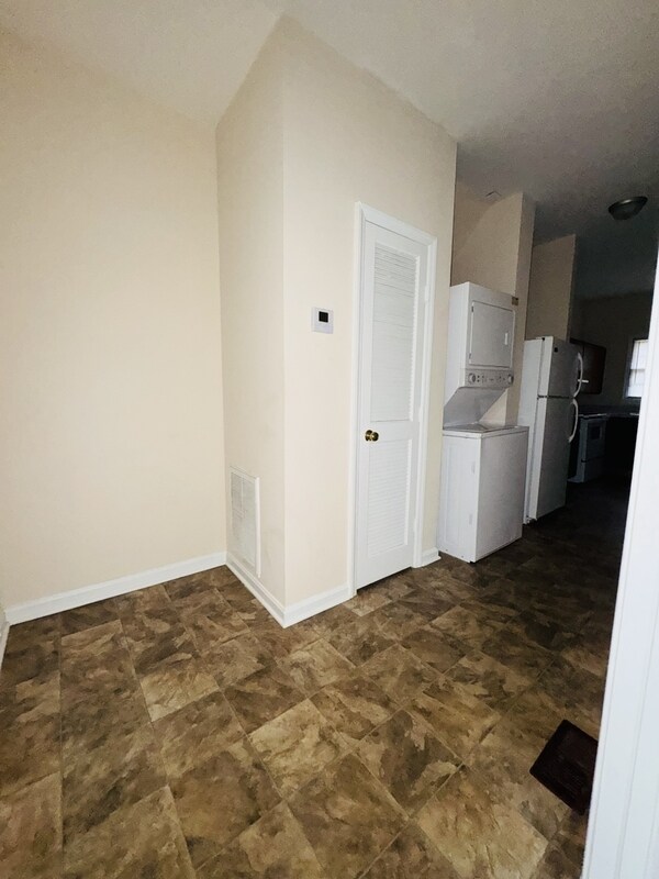 Foto del edificio - 1323 E 10th St