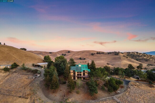 Foto del edificio - 5621 Highland Rd