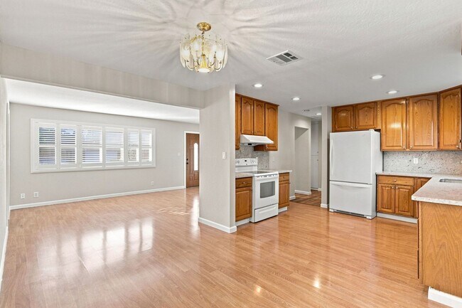 Foto del edificio - 14370 Oka Ln