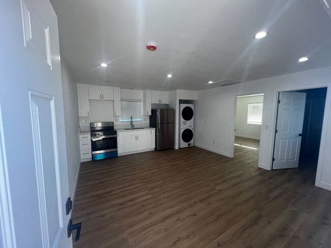 Photo - ANDERSON 14101 1/2 Apartment