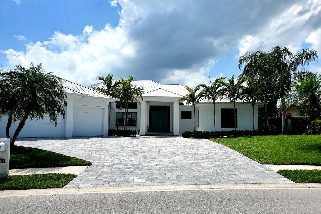 Primary Photo - 106 Locha Dr