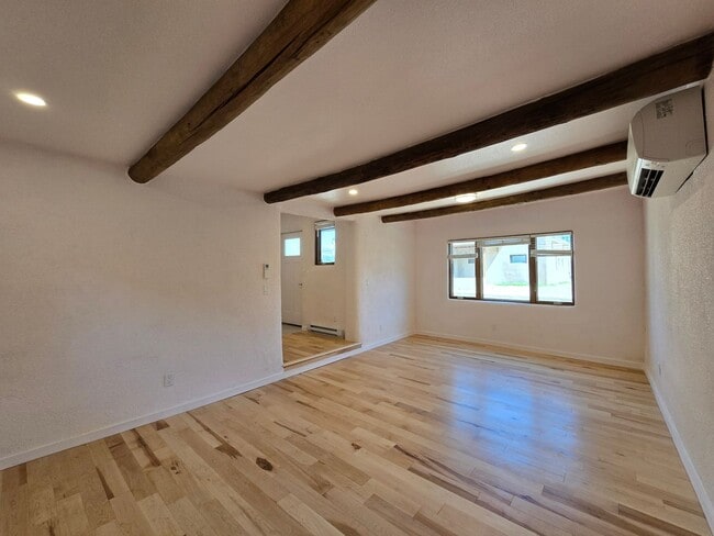 Building Photo - 1708 Cam Peralta