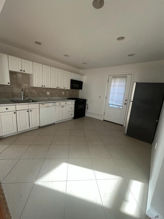 Foto del edificio - 117 Blydenburgh Ave