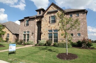 Building Photo - 2025 Menominee Drive