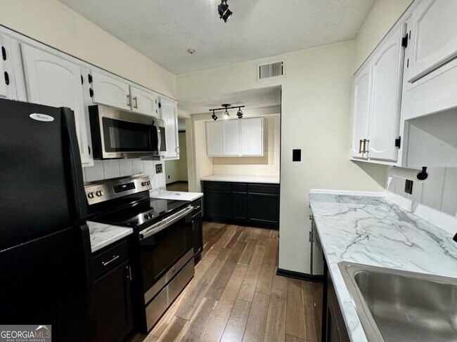 Building Photo - 1097 New Haven Dr SW