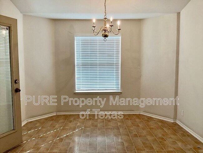 Building Photo - 210 Delby St
