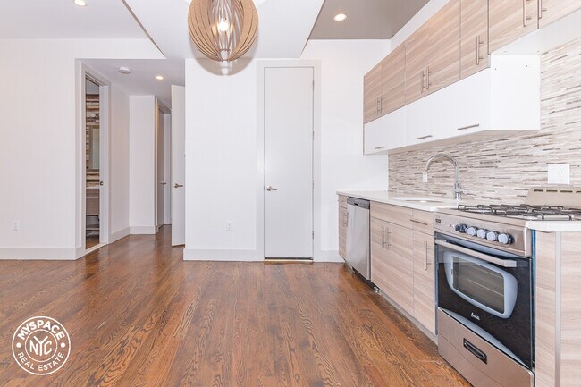 Foto del edificio - 1718 Summerfield St