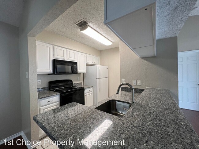 Building Photo - 1 br, 1 bath House - 833 W. Harwood Rd #C