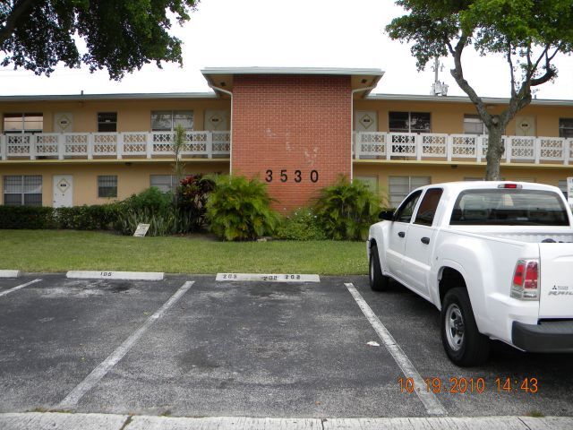 Primary Photo - 3530 NW 43rd Ave