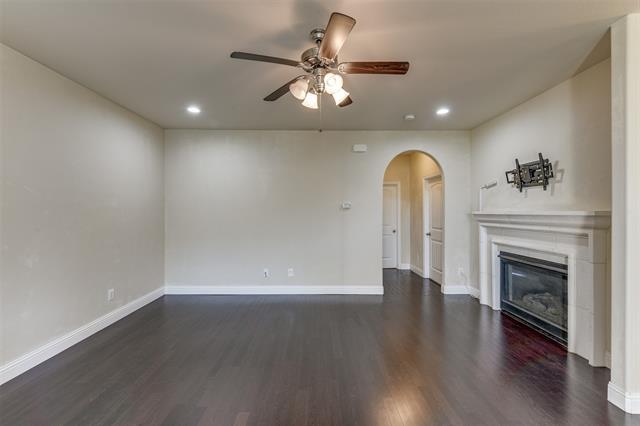 Building Photo - 2650 Venice Dr