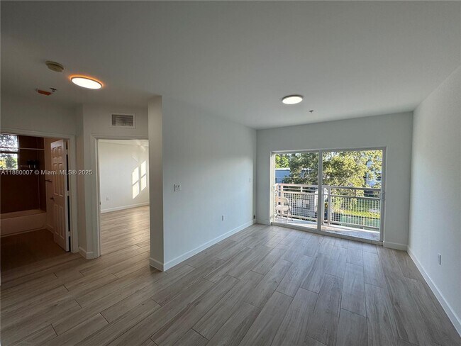 Foto del edificio - 529 NE 62nd St