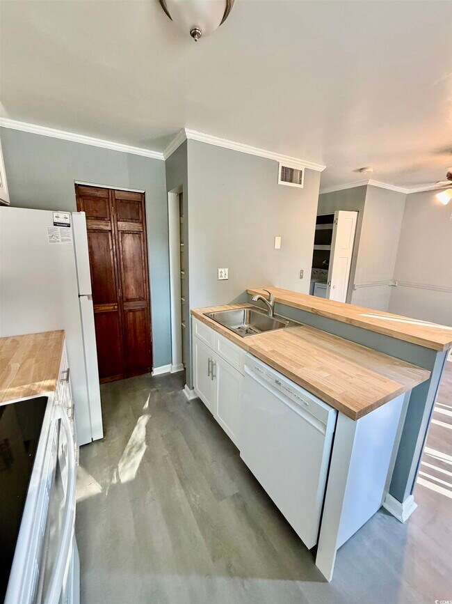 Foto del edificio - 4115 Little River Rd