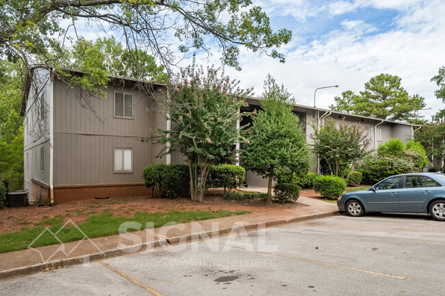 Building Photo - 401 Skyview Dr