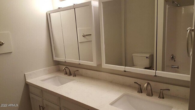 Foto del edificio - 610 E Colgate Dr