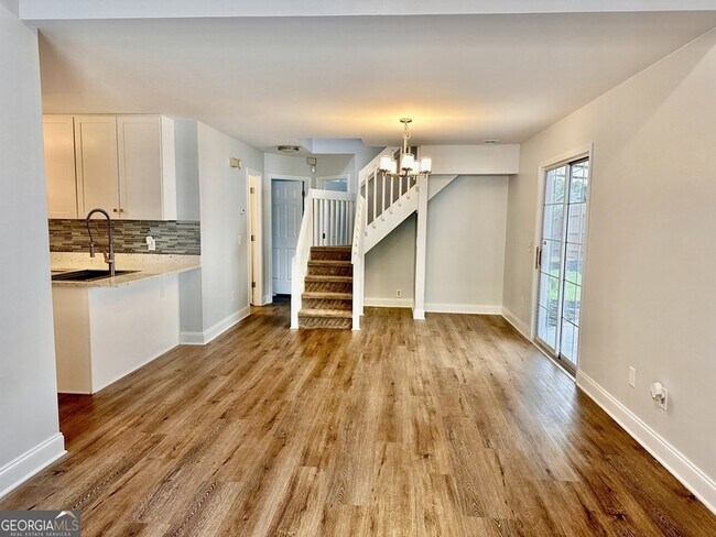 Foto del edificio - 2651 St Charles Ln NW