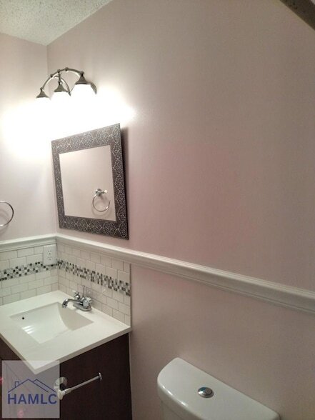 Building Photo - 905 King Air Ct