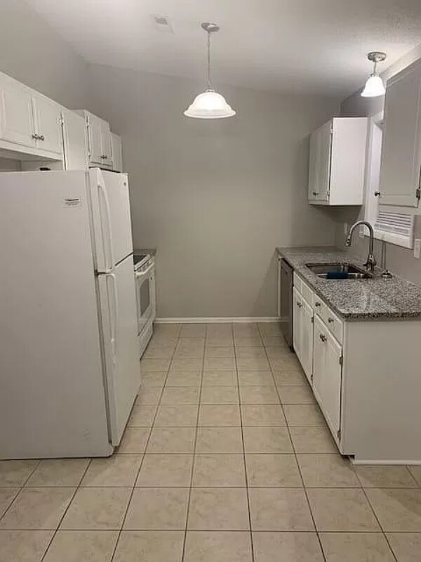 Building Photo - 5215 Whippoorwill St