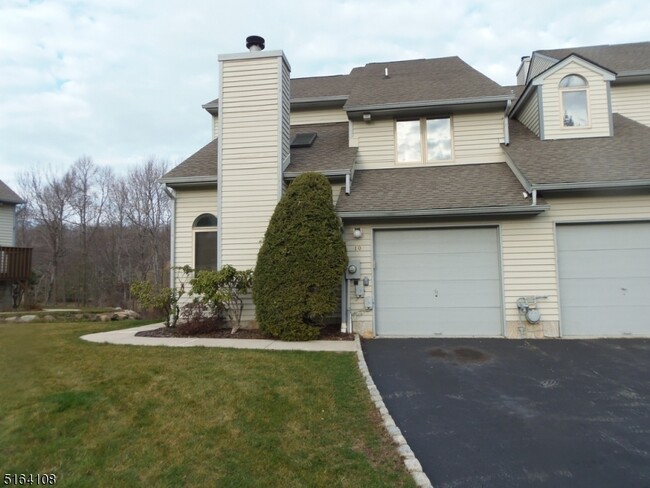Building Photo - 10 Fowler Dr