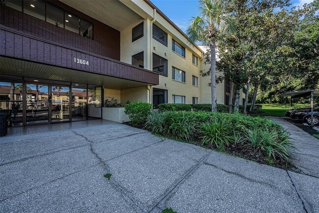 Building Photo - 13604 S Village Dr