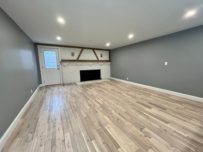 Foto del edificio - 146 Allen Rd