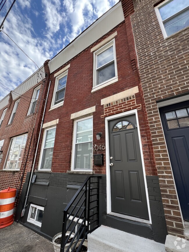 Building Photo - 2046 Fernon St