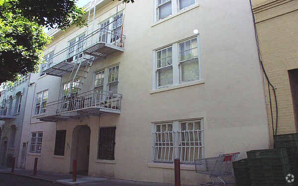 Building Photo - 120 Trenton St