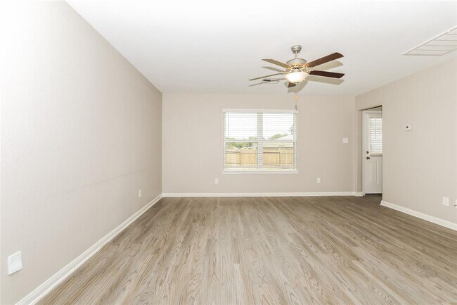Building Photo - 25225 Dickens Dr