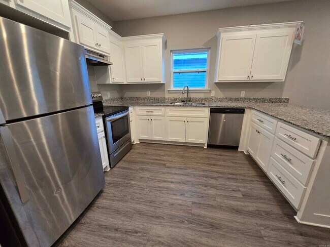 Building Photo - 806 Schley