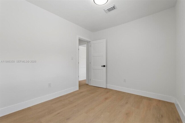 Foto del edificio - 1060 NW 35th Ave