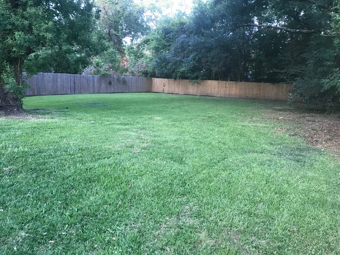 Foto del edificio - 562 Baird Dr