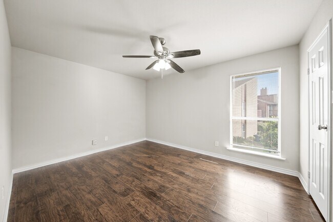 Foto del edificio - 12905 Woodforest Blvd