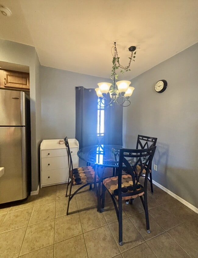 Building Photo - "Cozy 2-Bed 2 bath Condo with Full Furnish...