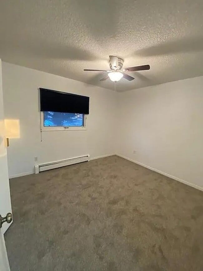 Foto del edificio - Cozy Abbott Loop Single Family Home w/ Gar...