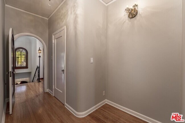 Foto del edificio - 1028 Meadowbrook Ave