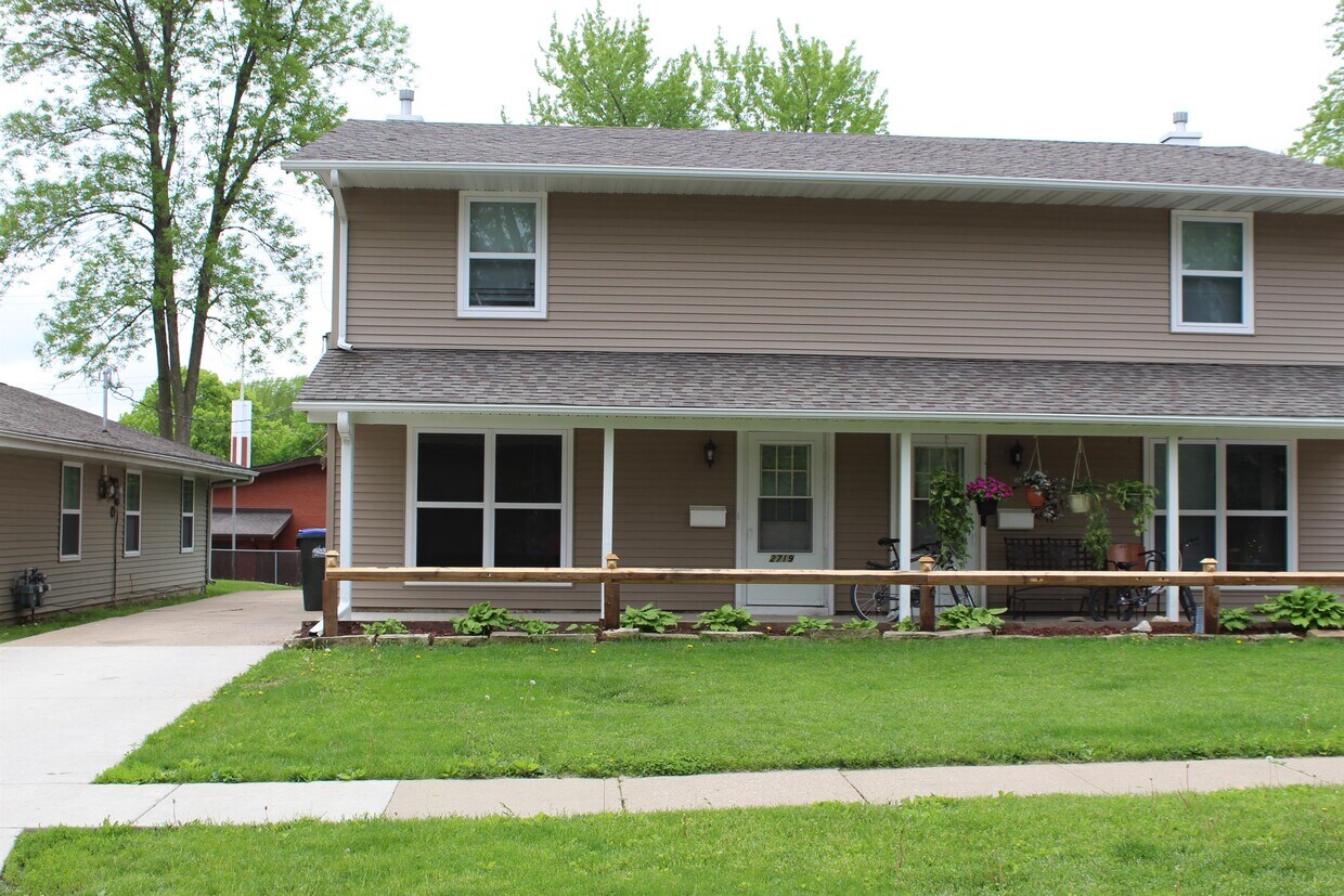 Primary Photo - 2719 Wayne Ave