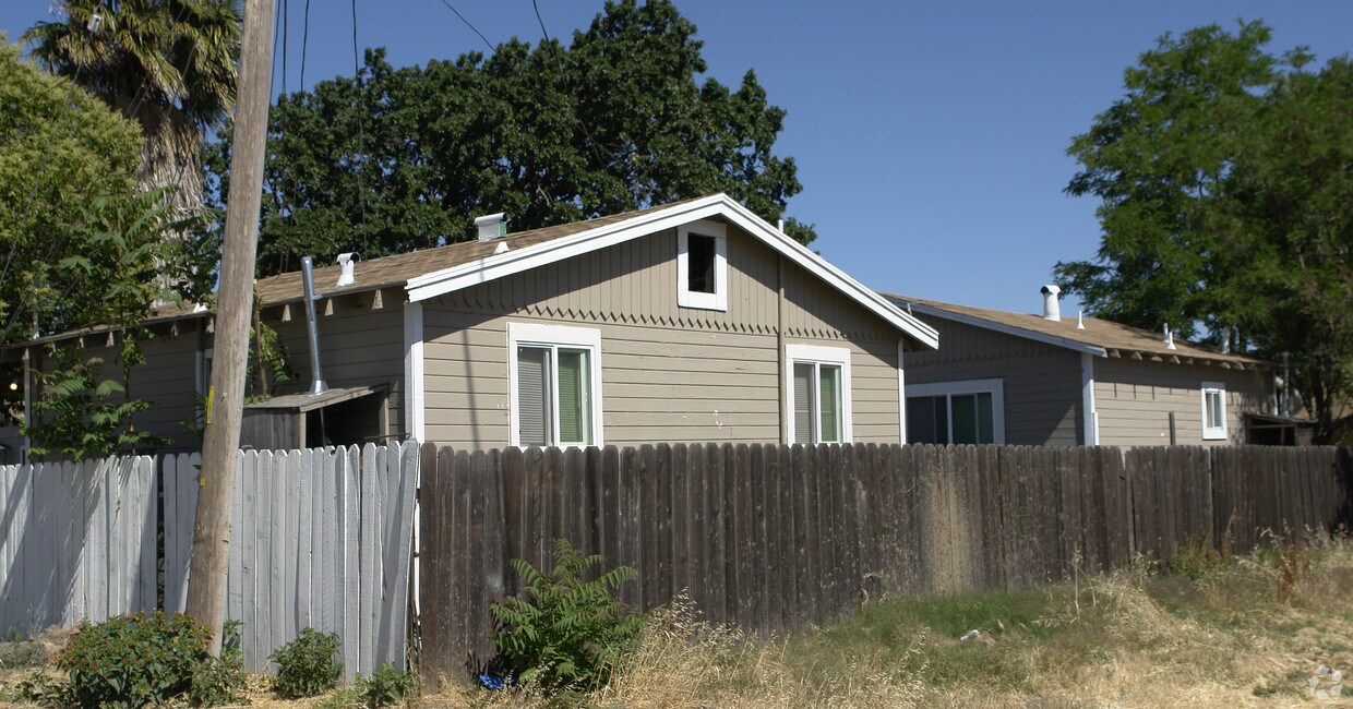 Building Photo - 30 Sara Ct