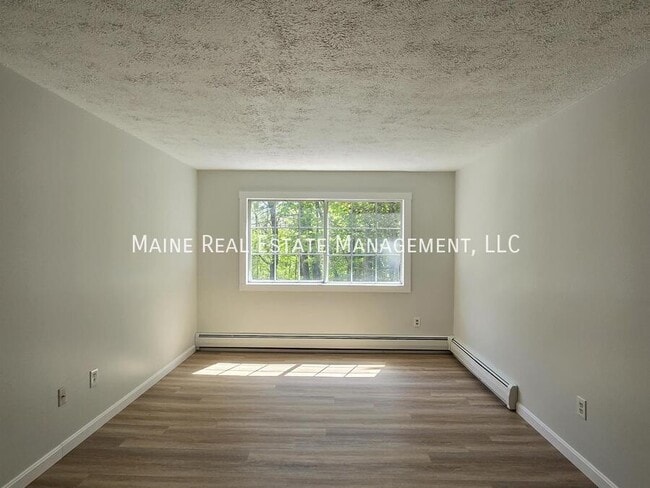 Building Photo - 10 Tall Pines Dr